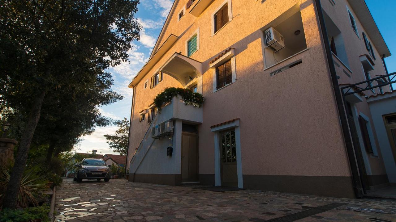 Guest House Lavanda 4 Njivice Exterior photo